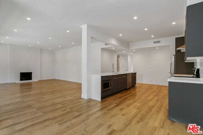 Photo - 12320 Montana Ave Unit 201