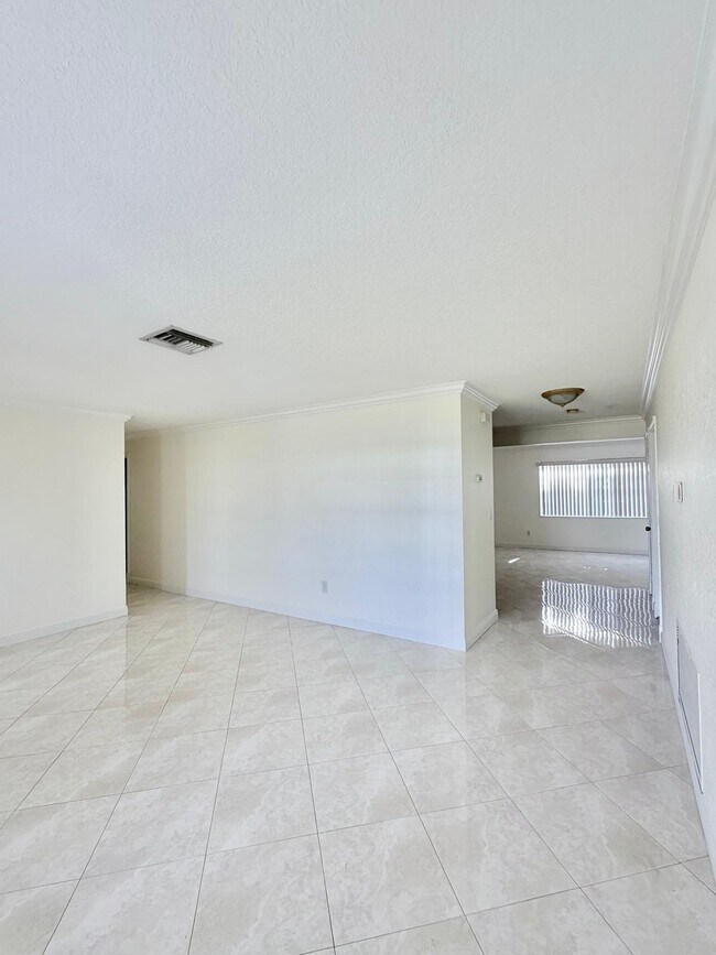 Photo - 2594 West End Rd