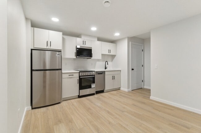 Photo - 20939-20925 25 Ave NW