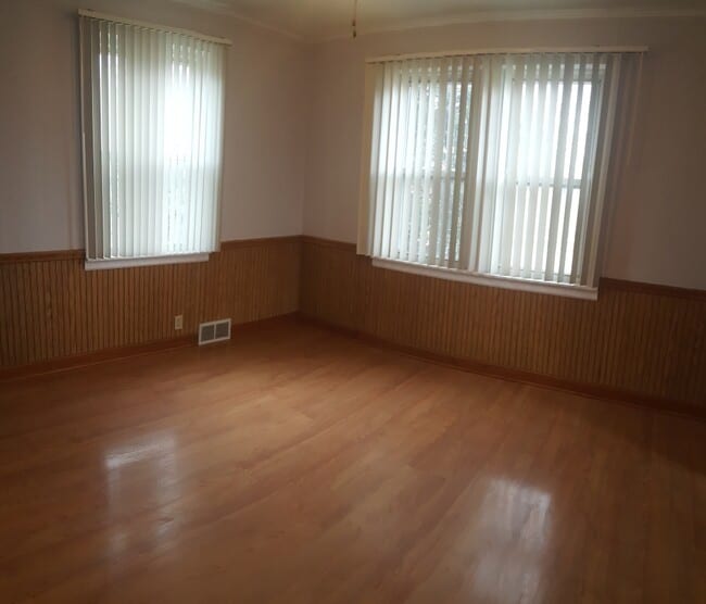 Photo - 302 S Walnut St