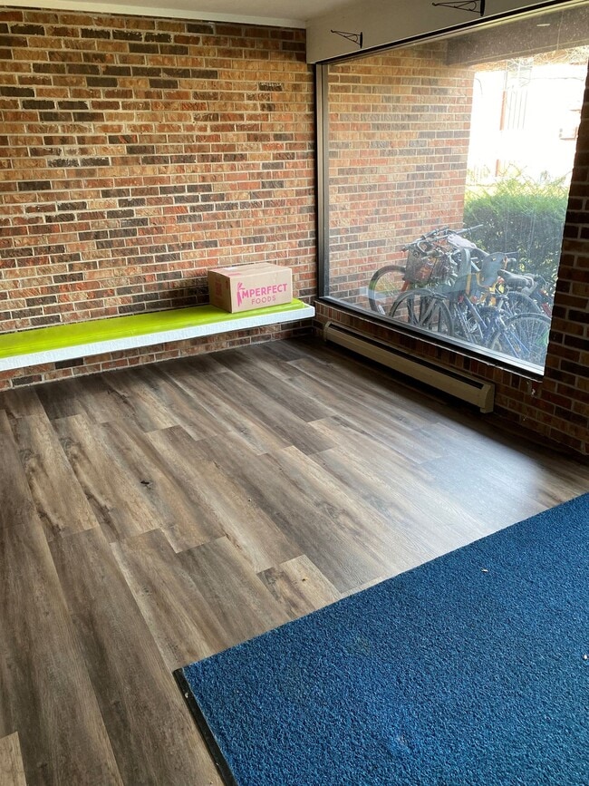 Photo - West Lake Cove Apartments