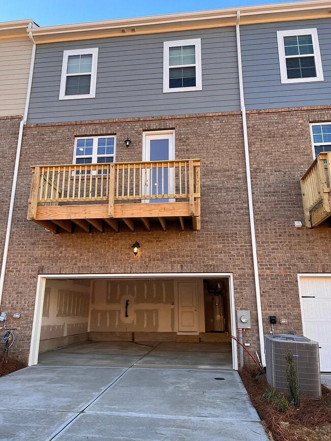 Room in Townhome on Lawyers Rd