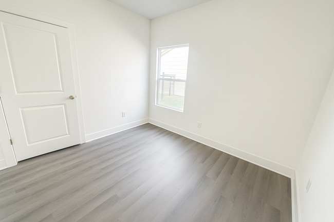 Photo - 1747/49 Hickory Unit 1749 Hickory Creek