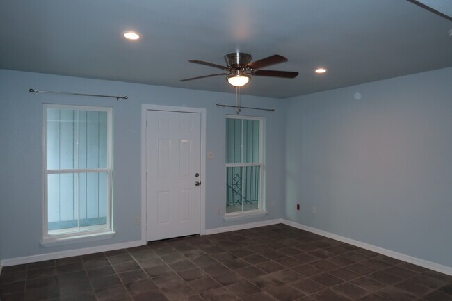 Photo - 425 S Oak St Unit 207