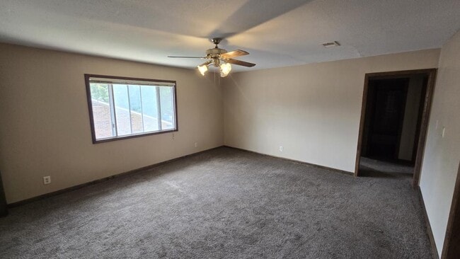 Photo - 1444 N B St