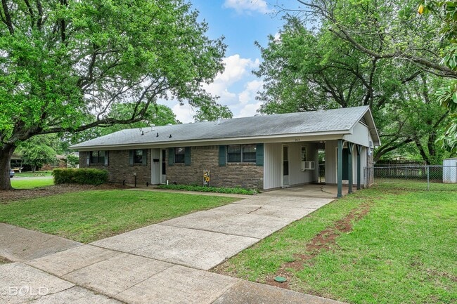 Photo - Check Out this 3 bed 2 bath!! House