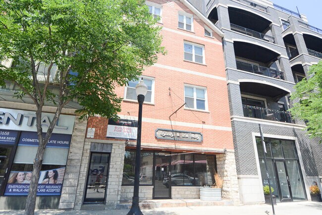 Photo - 1652 W Belmont Ave Unidad M2