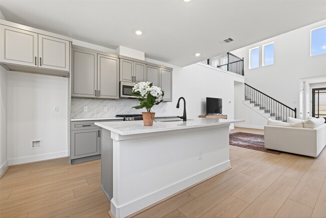 Photo - 704 Sonfield Dr