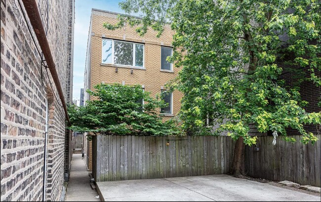 Photo - 2647 W Cortez St Unidad 2