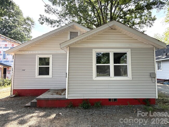 Building Photo - 207 Bradford Dr