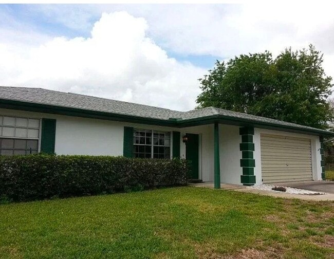 Photo - CUTE & COZY!  2 BEDROOM / 2 BATH / 2 CAR GARAGE W/ HUGE YARD (DELTONA)