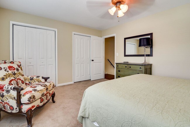 Photo - Summerville Campus Apartments-Student Housing