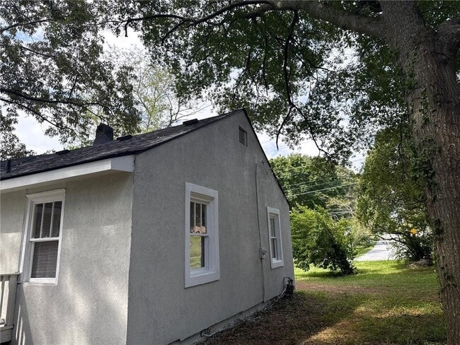 Building Photo - 4692 College St Rental