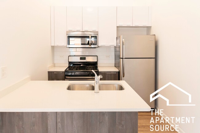 Building Photo - 2700 W North Ave Unit 204