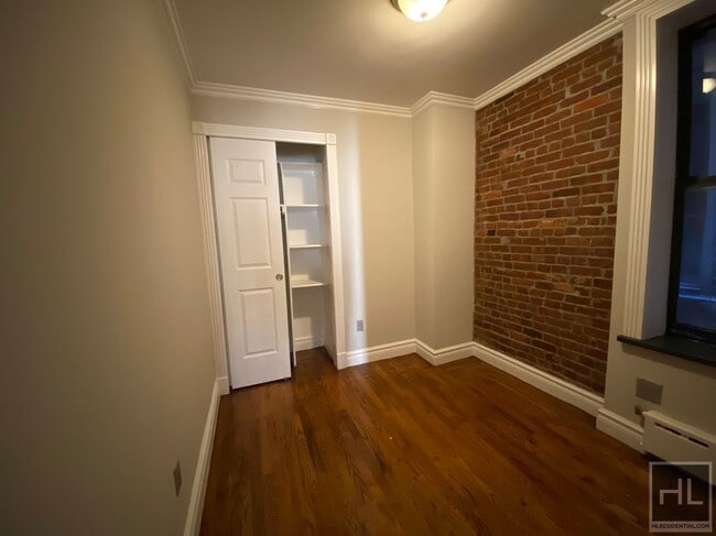 Sun-Filled Nolita 1-Bedroom with Classic C... - Sun-Filled Nolita 1-Bedroom with Classic C... Apartment Unit 9