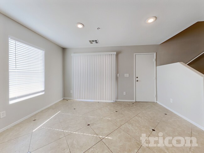 Photo - 1092 Country Coach Dr