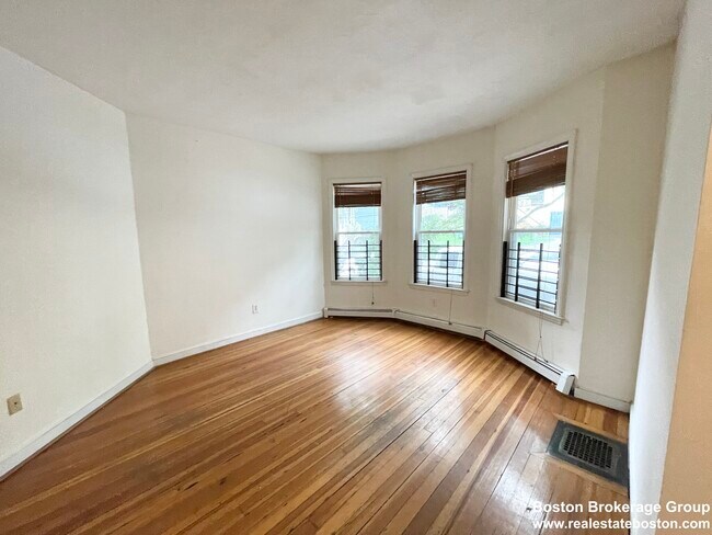 Photo - 7 Iroquois St Unit 1