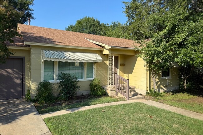 Building Photo - 718 Cordell St