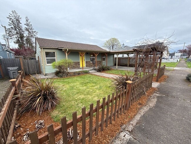 Photo - 1070 SW 16th Ave