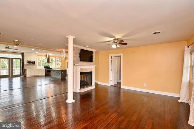 Photo - 8018 Fordson Rd