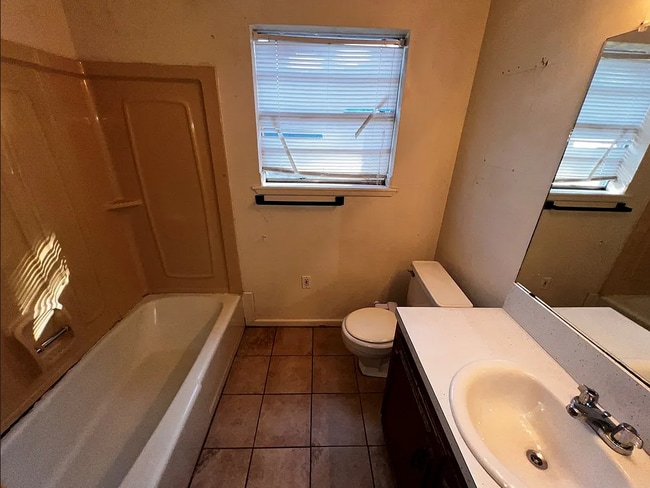 Photo - 165 Greenforest Trail