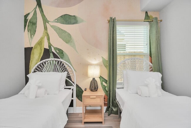 Building Photo - 7823 Gladstone St Unit B1