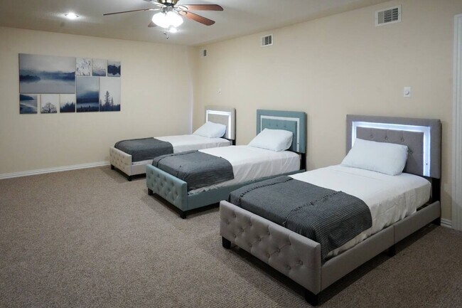 Photo - 5625 Dolores St