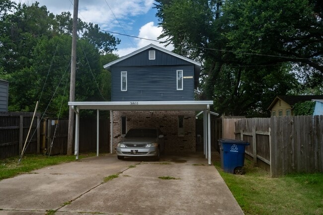 Building Photo - E 15th St Duplex Unit A Rental