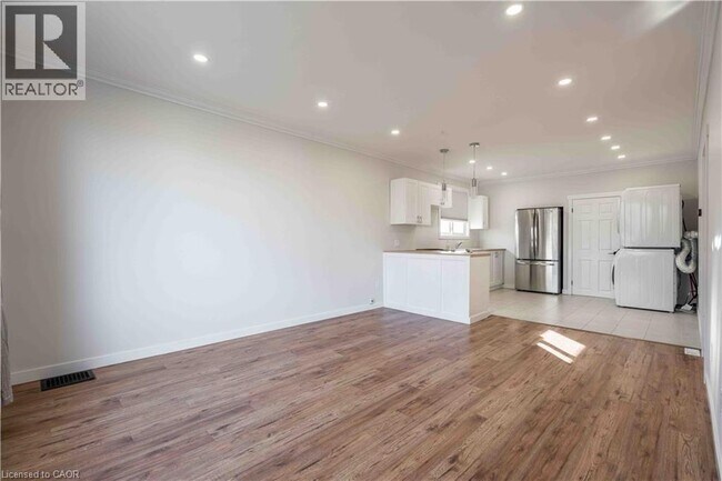 Photo - 204 Glow Ave