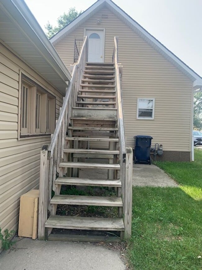 Building Photo - 915 W Kemp Ave Unit 9151/2