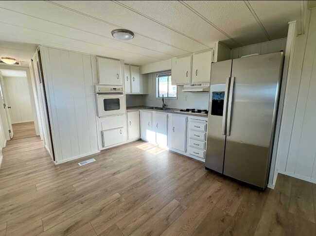 Building Photo - Available NOW!  Affordable 2bdrm, 1 bath