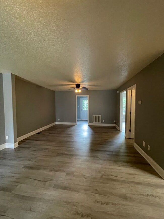 Photo - City of Maryville 1 bedroom with garage Call Ed Johnson 865-924-5045 or Debra Johnson 865-591-8281