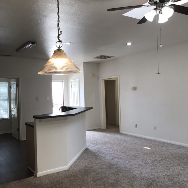 Photo - 3104 Northwest Blvd Unidad D