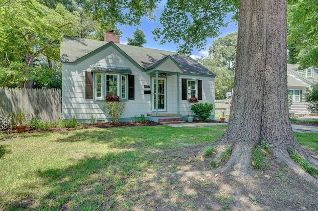 Charming Cape Cod Home - Fenced Yard, Deta... - Charming Cape Cod Home - Fenced Yard, Deta...