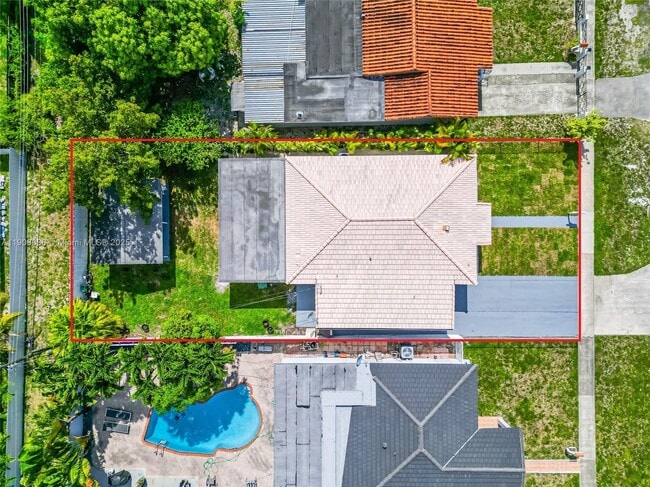 Photo - 685 W 35th St Unit 685