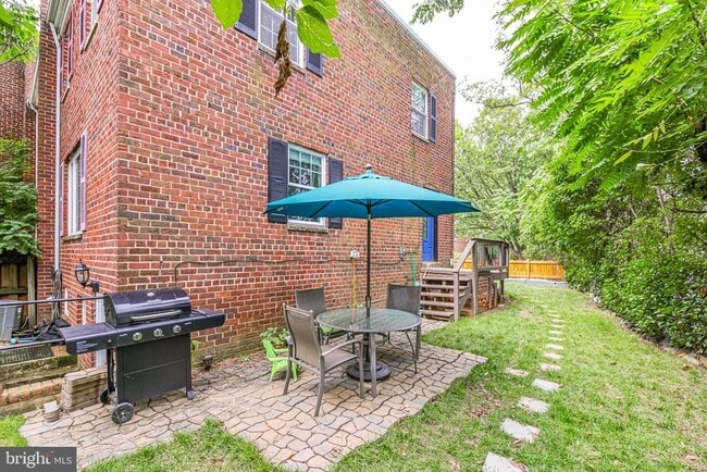 Photo - 2965 Sycamore St