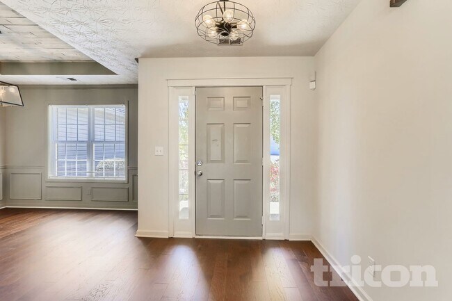 Photo - 2500 Huntington Dr