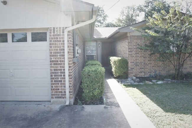 3702 Rocky Hollow Trail Unidad B