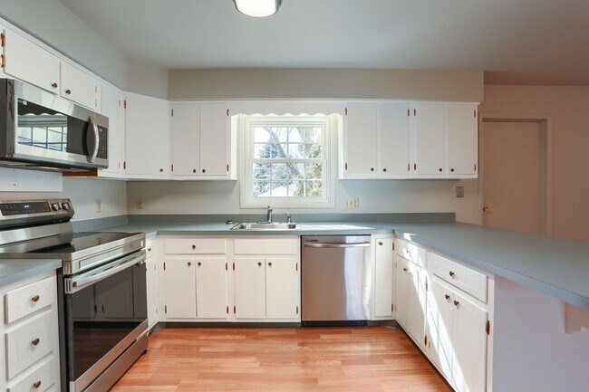 Photo - 332 Deerfield Rd