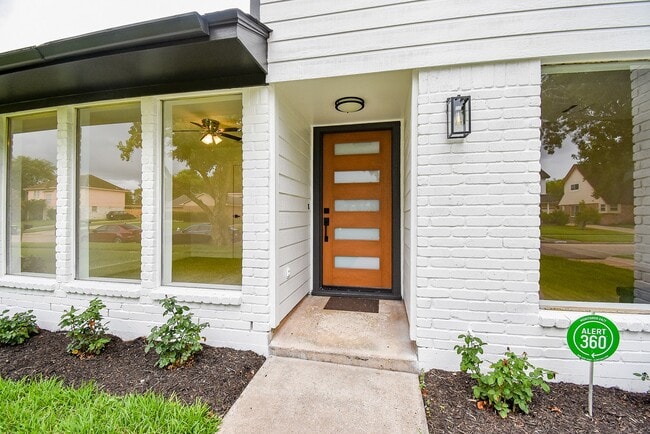Photo - 1815 Mustang Springs Dr
