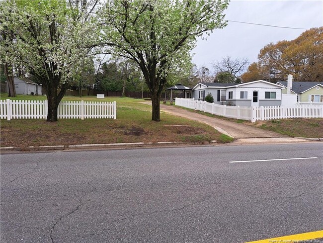 Building Photo - 1508 Gillespie St Rental