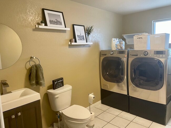 Downstairs Bathroom-1 - 212 Saguarro Dr