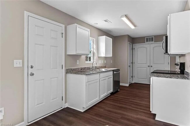 Photo - *** Move in Ready ***