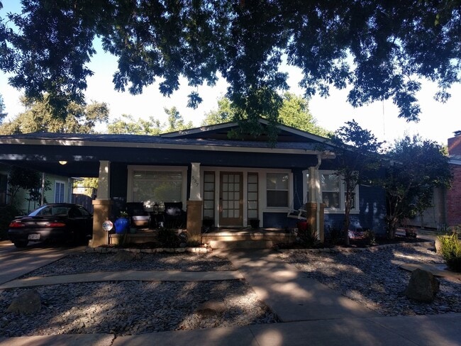 Building Photo - Craftsman Style Dream near Downtown