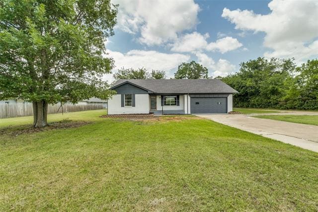 Photo - 925 W Lucas Rd