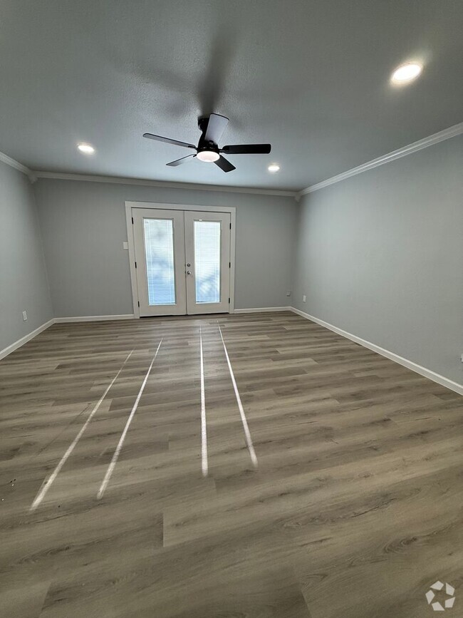 Building Photo - 4004 Scruggs Dr Unit C Rental