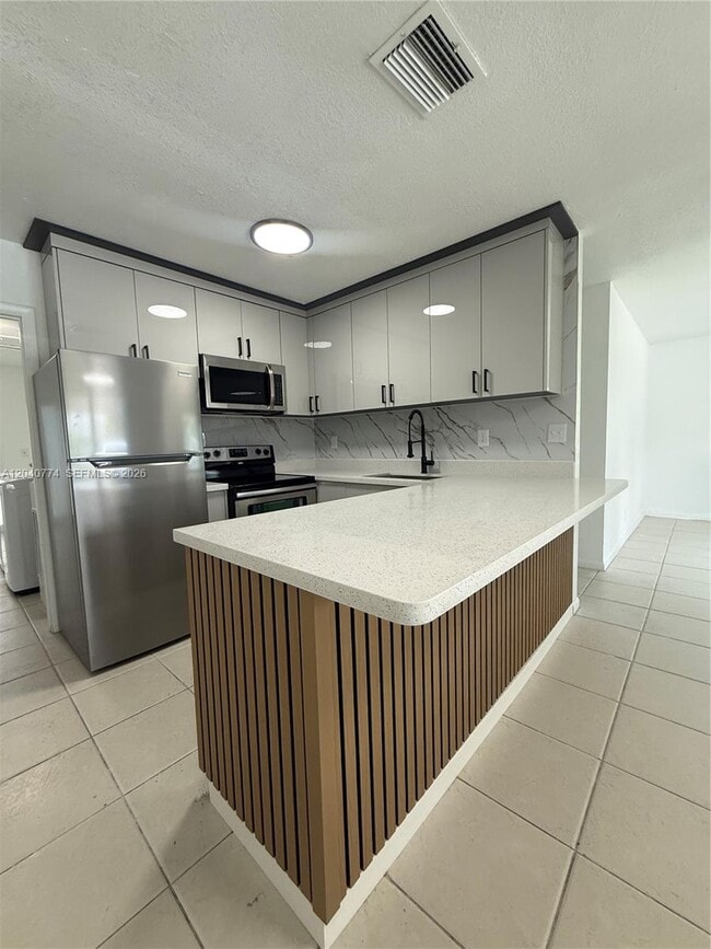 Photo - 6510 SW 49th St Unidad 2