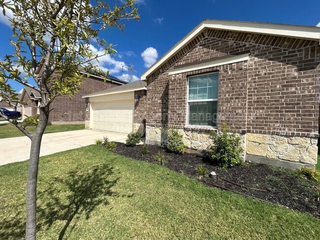 Photo - 4644 Benham Dr