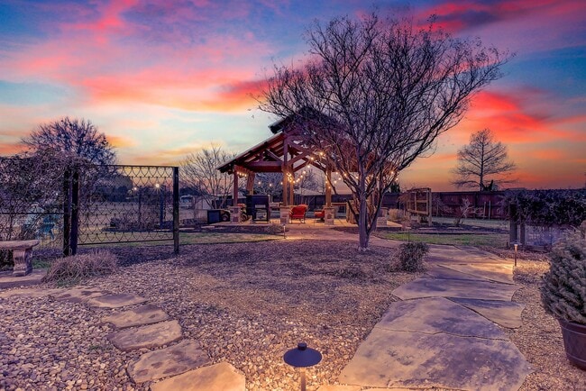 Photo - 105 Golden Rd