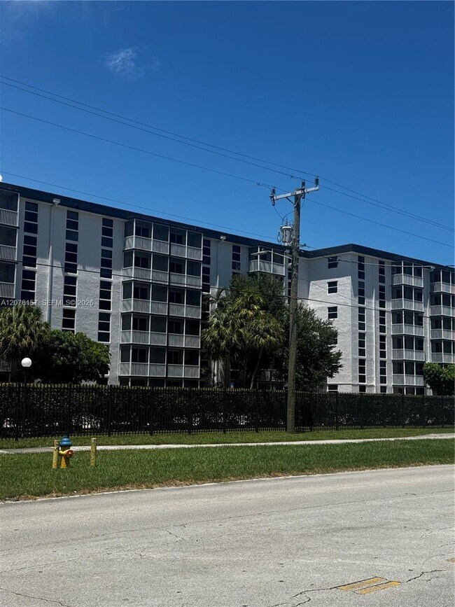 16851 NE 23rd Ave Unit B402